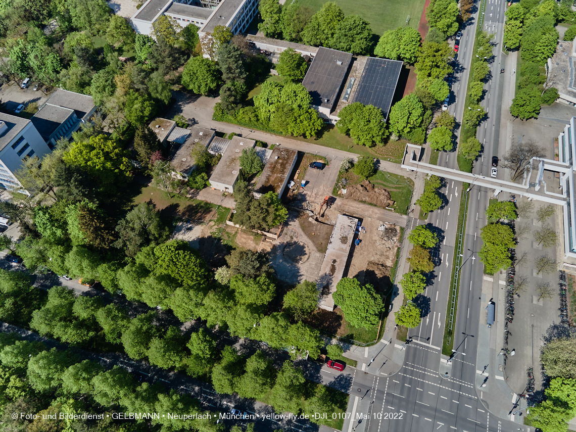 10.05.2022 - Luftbilder von der Baustelle Haus für Kinder in Neuperlach